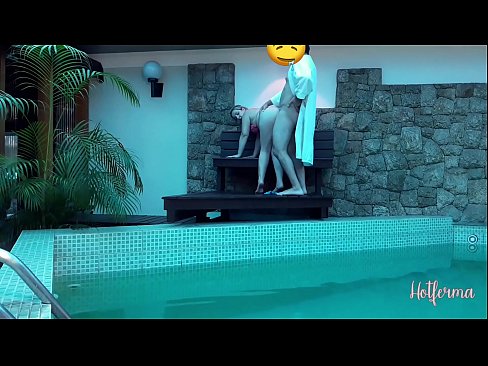 ❤️ Boss uzaicina kalponi uz baseinu, bet nevarēja pretoties karstu Porno video pie lv.porn-milf300.ru ❌️❤